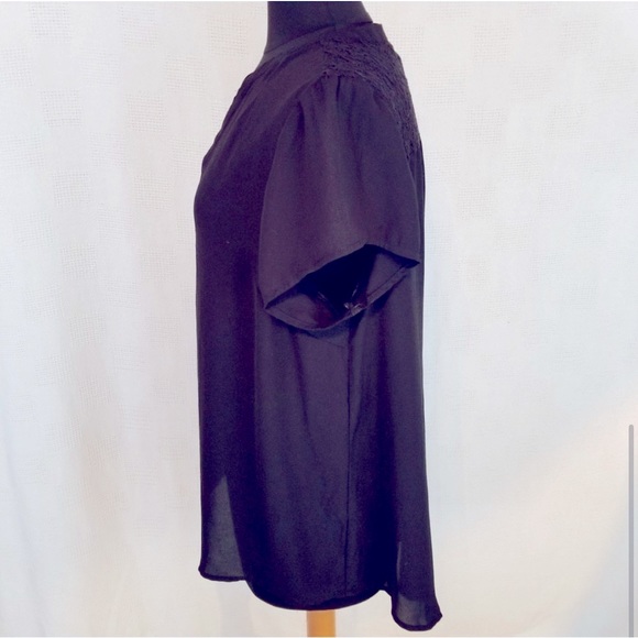 NWOT Torrid blouse w/ lace back - Picture 5 of 11